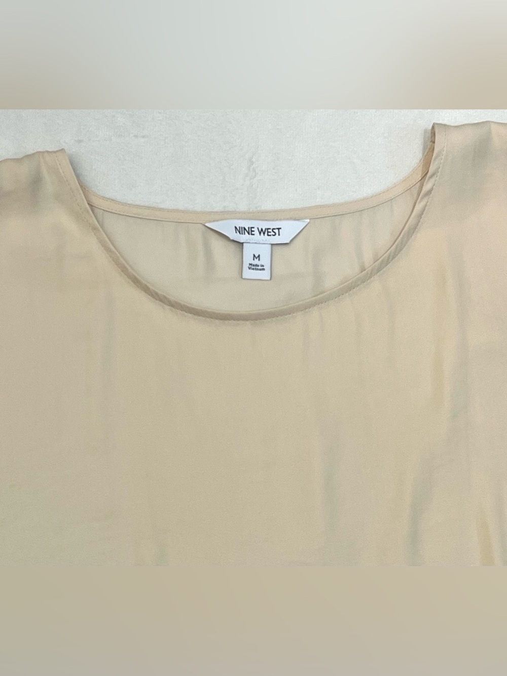 Nine West Short Sleeve Shirt Cream Colored Rolled Cuff Women’s Top Size Medium - Picture 5 of 16